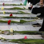 جشن انقلاب با گلباران مزار شهدا در استان قزوین آغاز شد